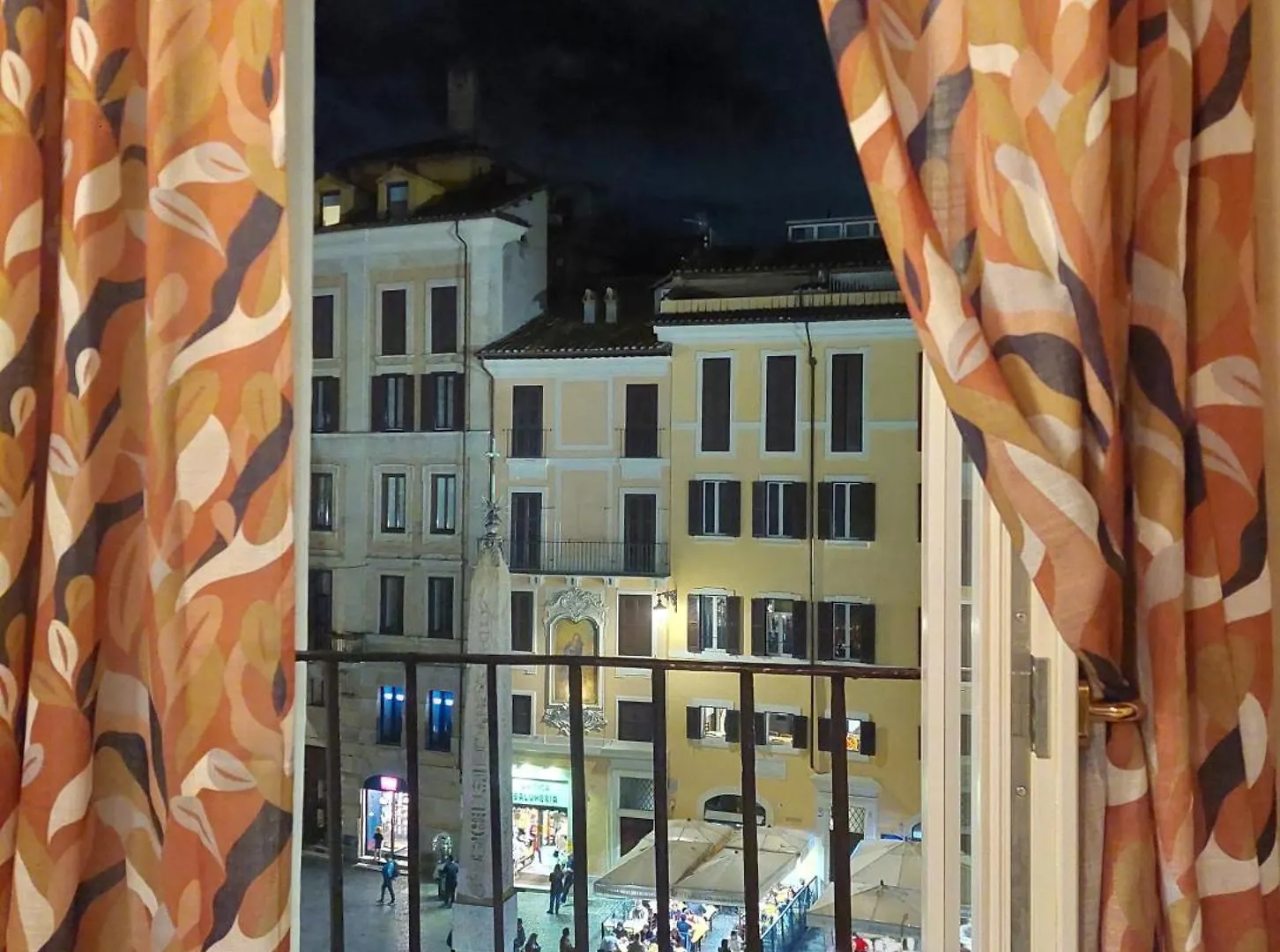 Pantheon In Finestra Apartment Rome